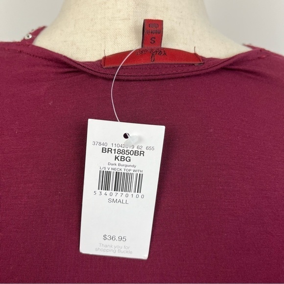 Buckle Red BKE Strappy V-Neck Rhinestone Knit Top. NWT. Small - Picture 6 of 7